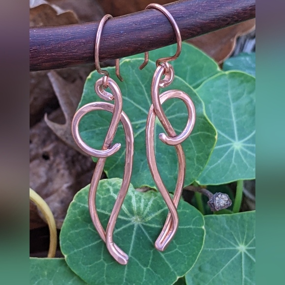 Hand Crafted Copper Earrings Artistic Hammered Curves - Picture 13 of 16